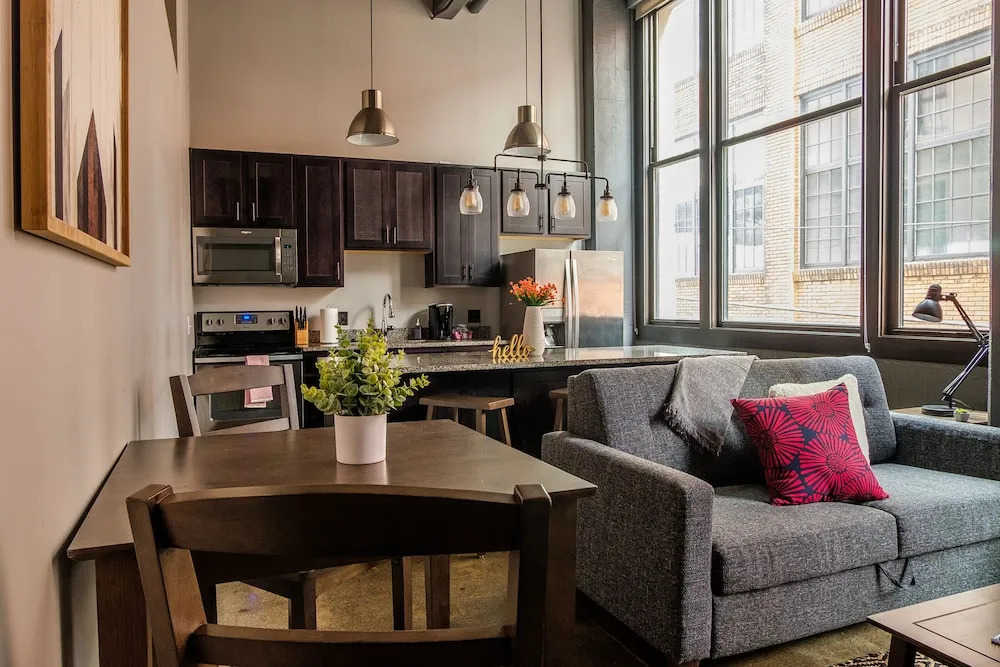 Strip District Apts with Wifi by Frontdesk
