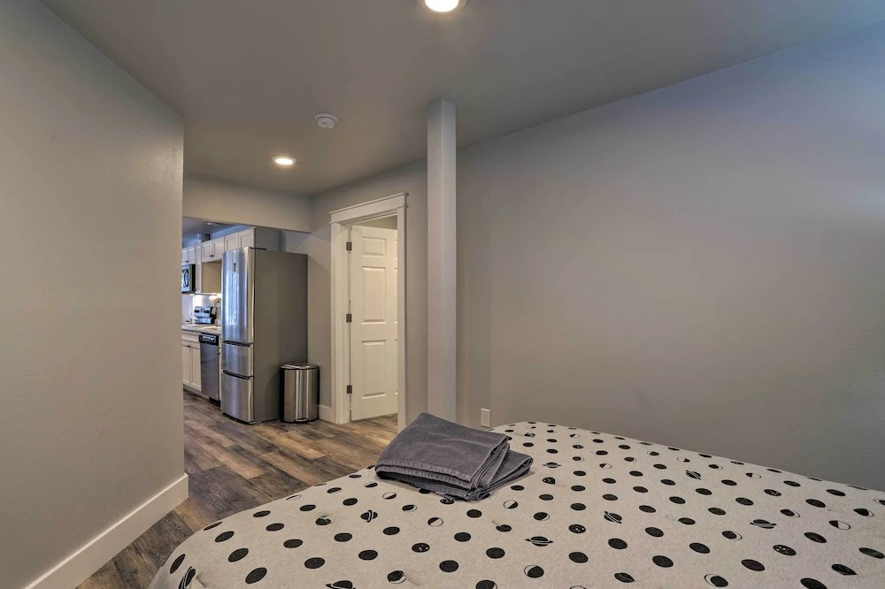 Modern Anchorage Getaway, Steps From Coastal Trail