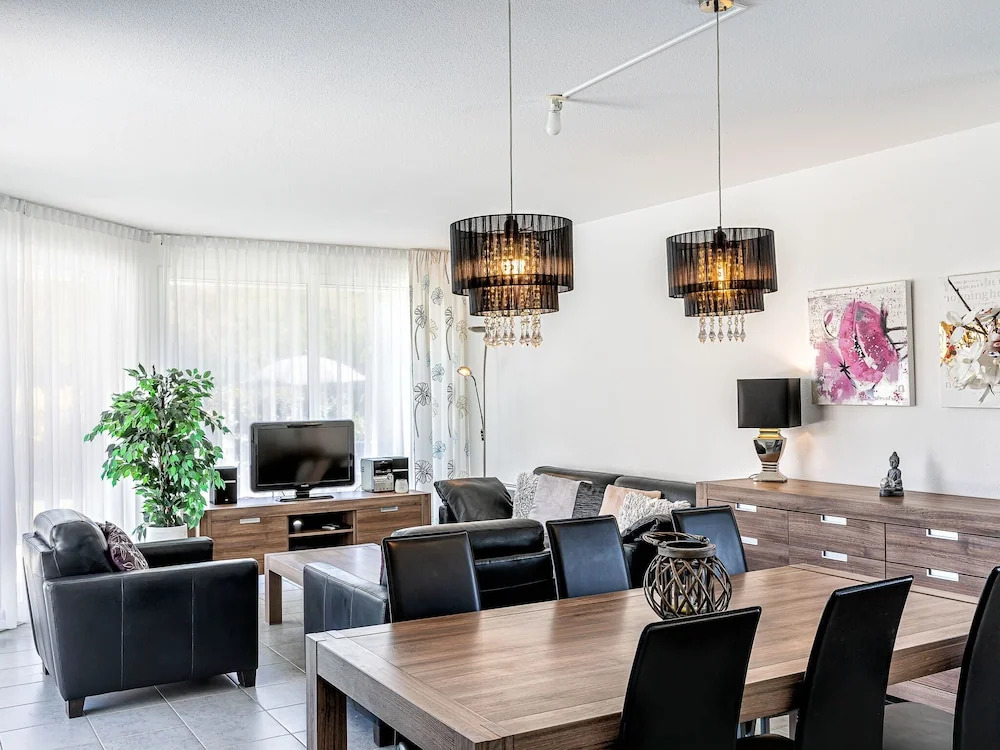 Luxurious, attractively furnished villa, 800 m. from the sea