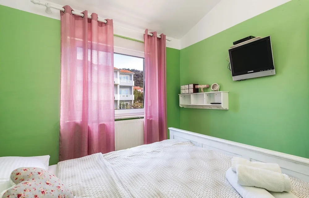 Amazing Home in Rab With Wifi and 3 Bedrooms