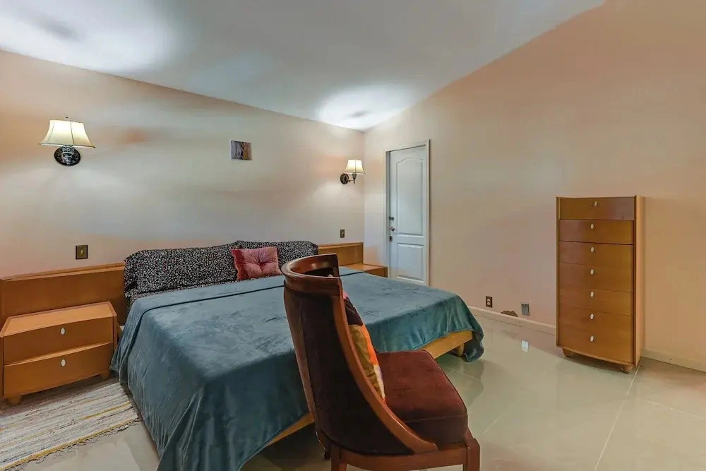 Tropical Vibes! Riverfront Bonita Springs Hideaway