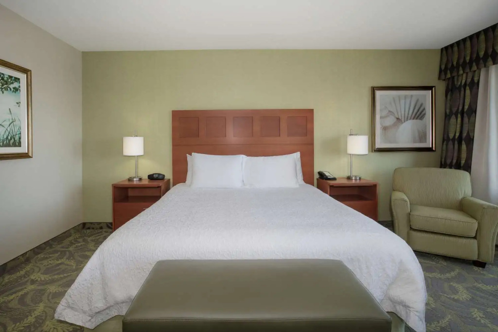 Hampton Inn & Suites Astoria