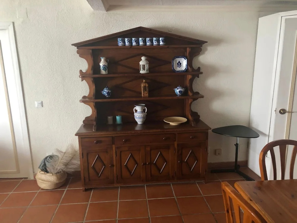 Spacious and Sunny Luxury Located in the Lower Area
