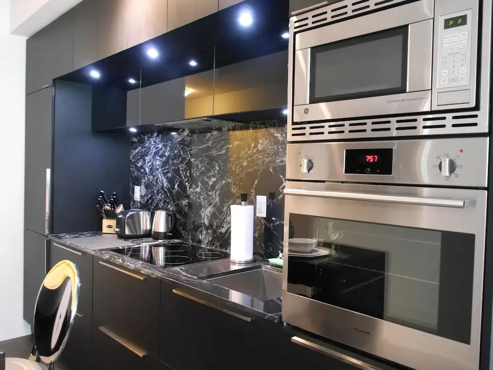Stunning New Condo - Heart of King West