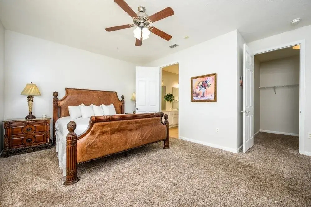 Epic Universe Vista Cay Lakeview Condo - 1019