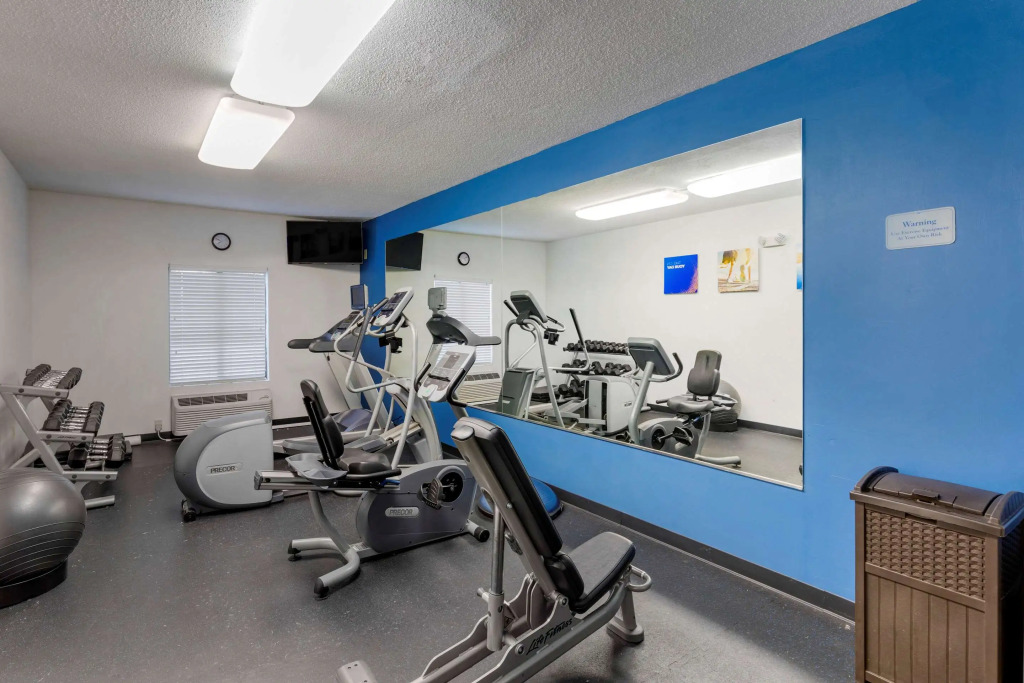 Comfort Inn & Suites Canton Riverstone Area