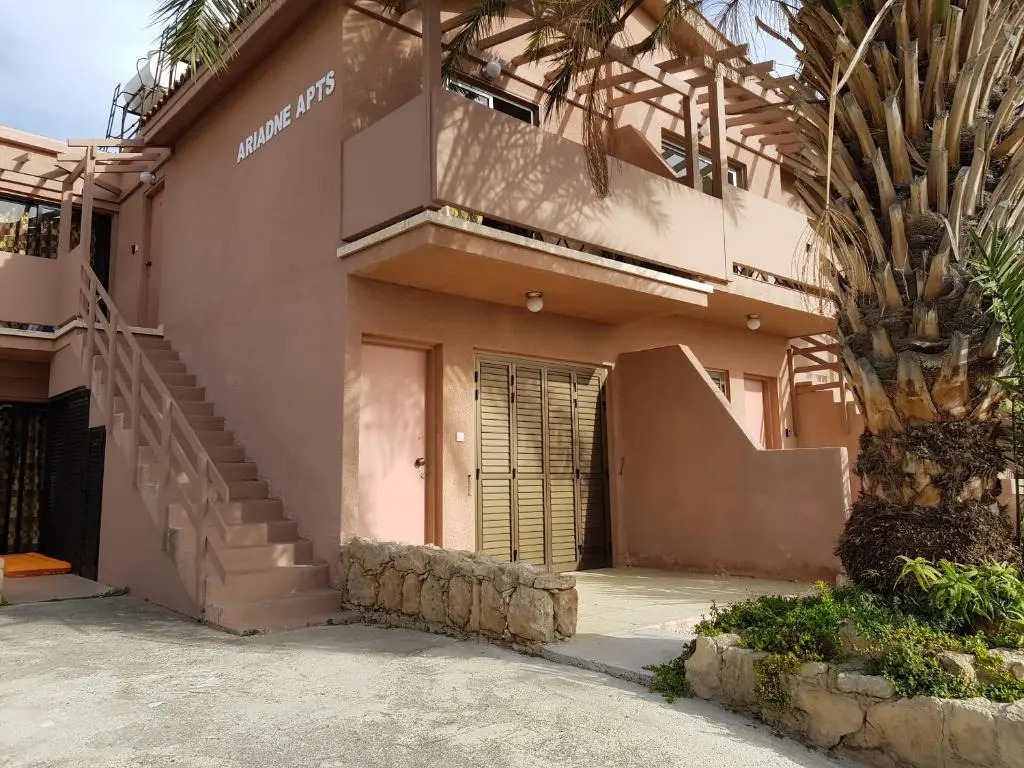 Ariadne apt 103 -300m from Lighthouse beach