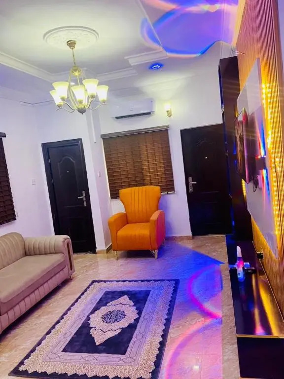 Julaz Apartment & Lounge