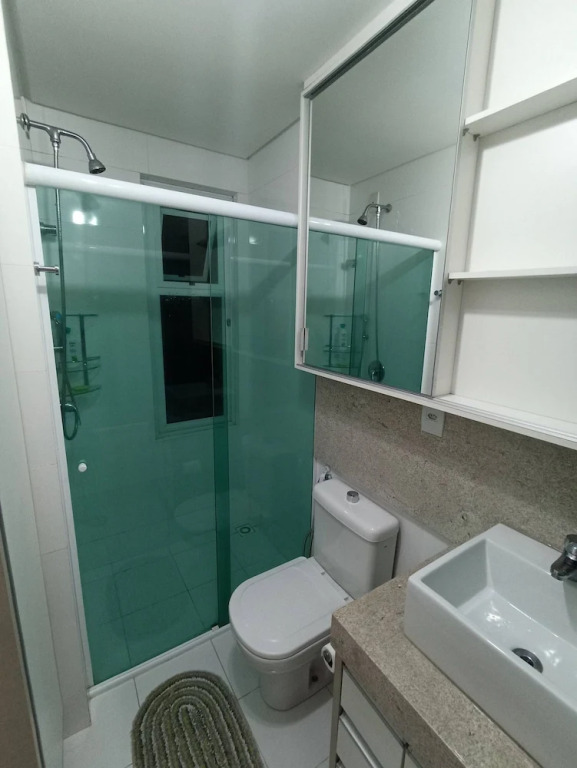 Amplo Apartamento Um Por Andar