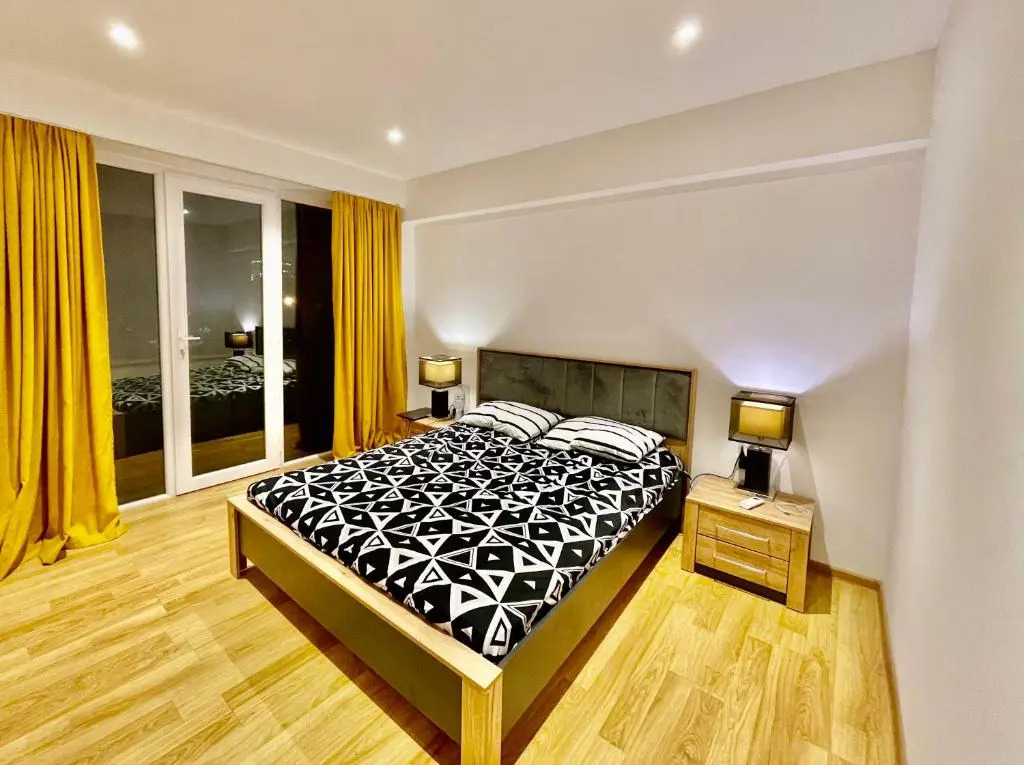 2 Bedroom Apartment on Chavchavadze Ave