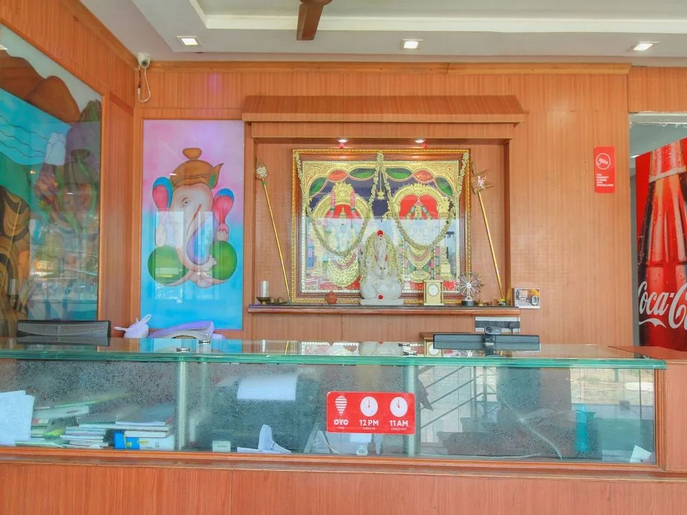 OYO 15948 Hotel Srees