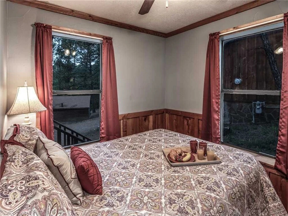 Windchaser, 1 Bedroom, Wood Burning Stove, Midtown, Sleeps 3