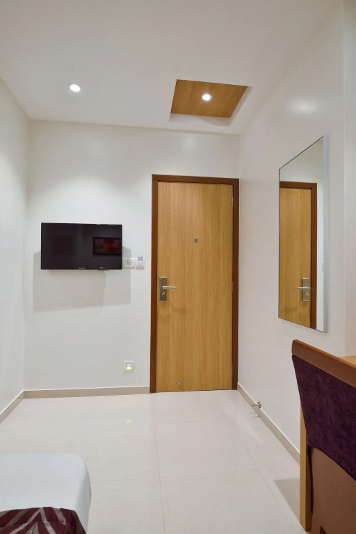 Hotel Leafio-Near Airport
