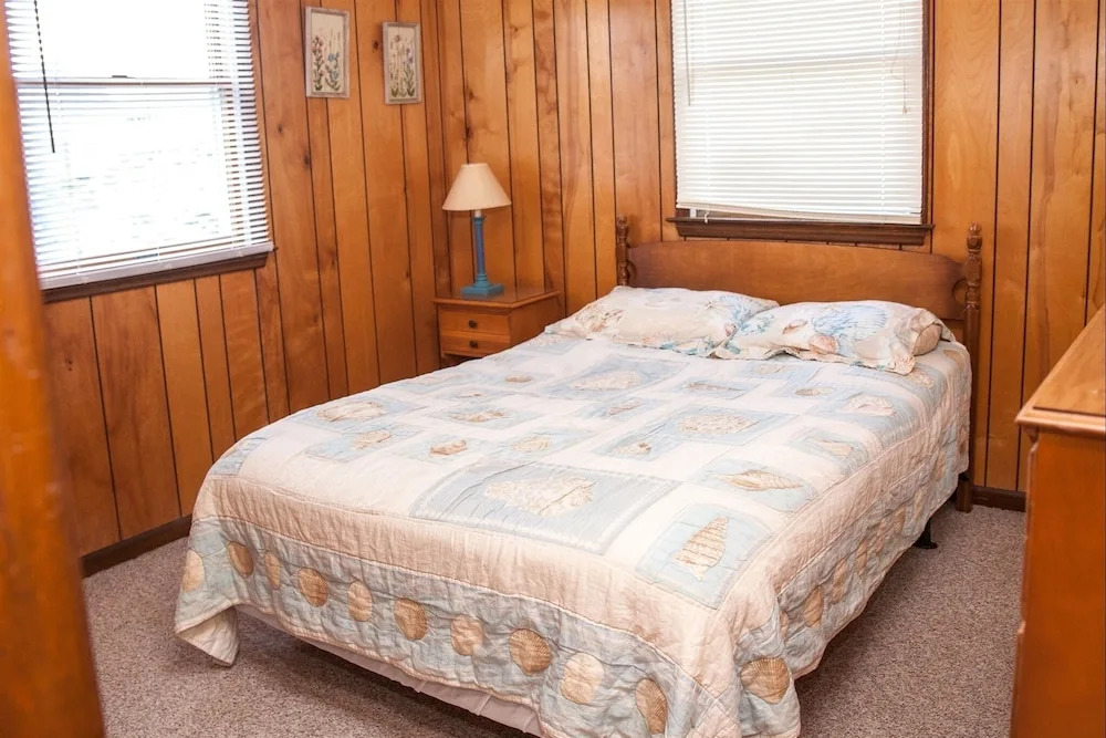 Beachbux 3 Bedroom Cottage by RedAwning