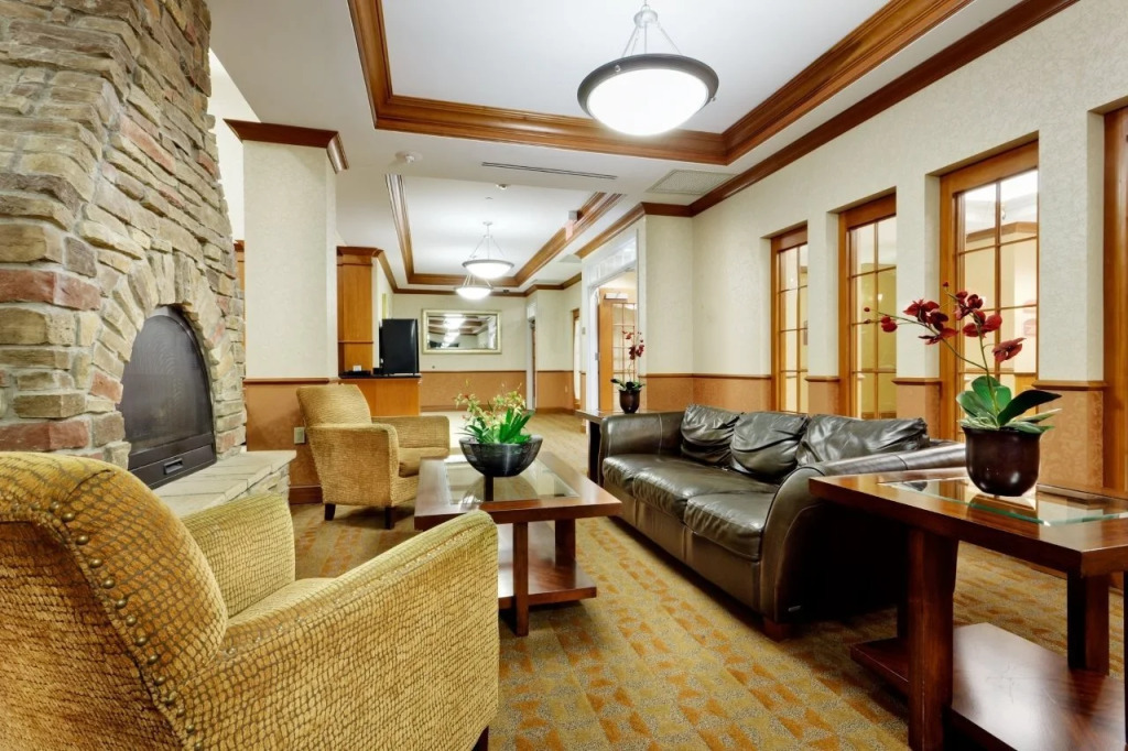 Holiday Inn Express & Suites Riverhead - Long Island by IHG