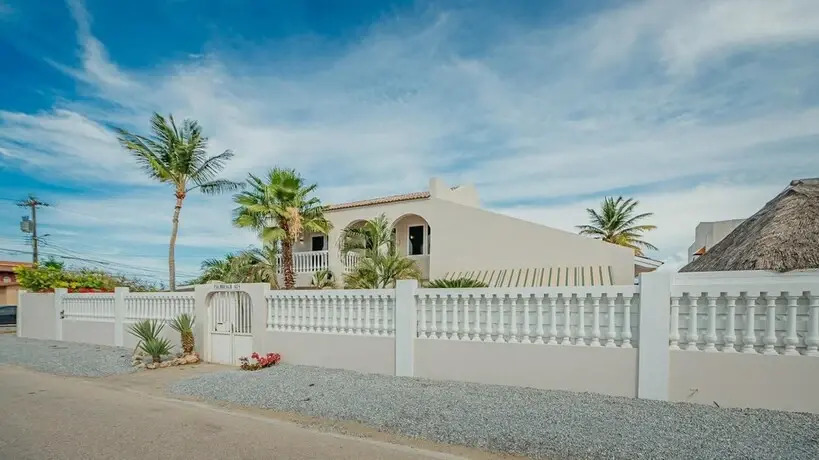 Villa de Leon suitable for 14 persons. 5 bedrooms 5 bathrooms