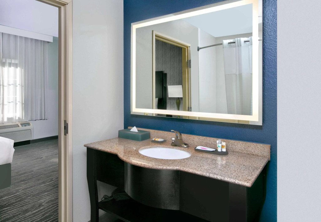 La Quinta by Wyndham Palestine