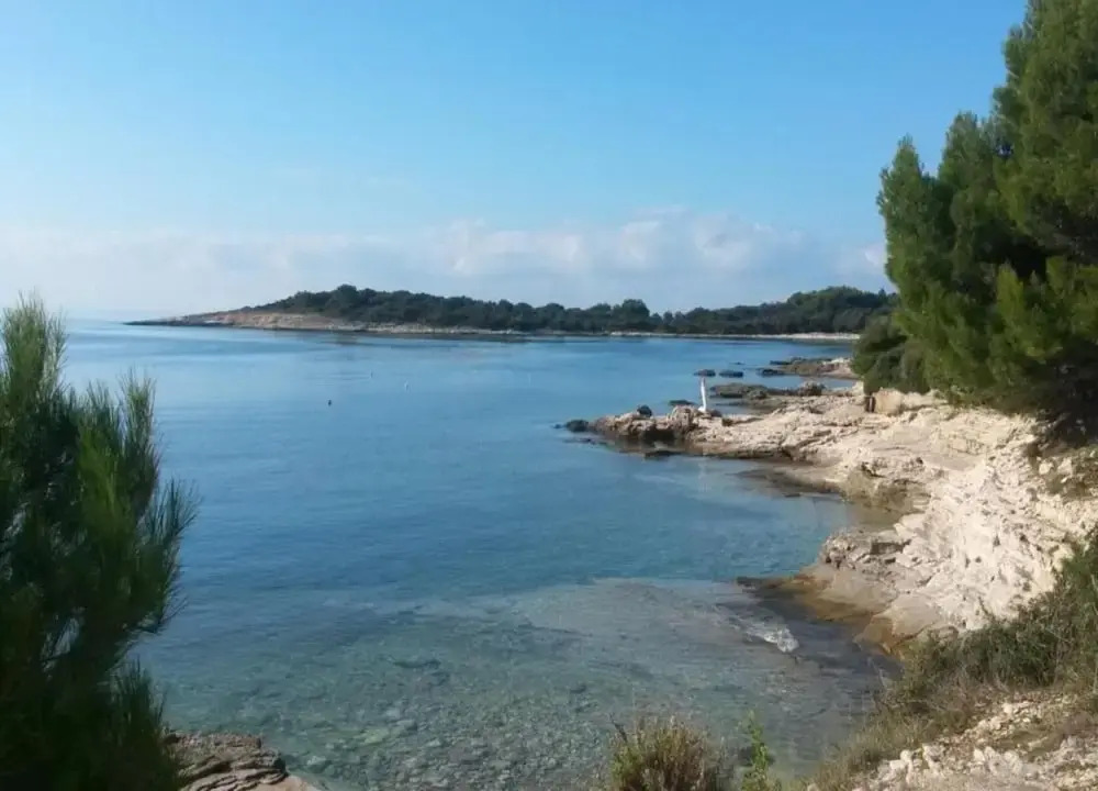 Elegant Apartment in Banjole near Fratarski Otok Island