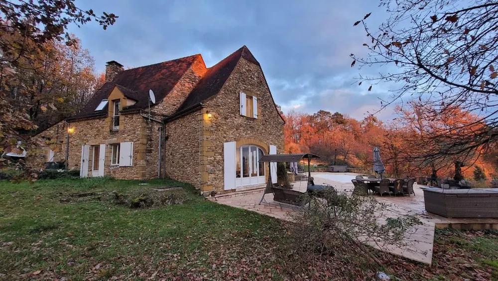 Luxury Secluded Chateau With Pool and hot tub