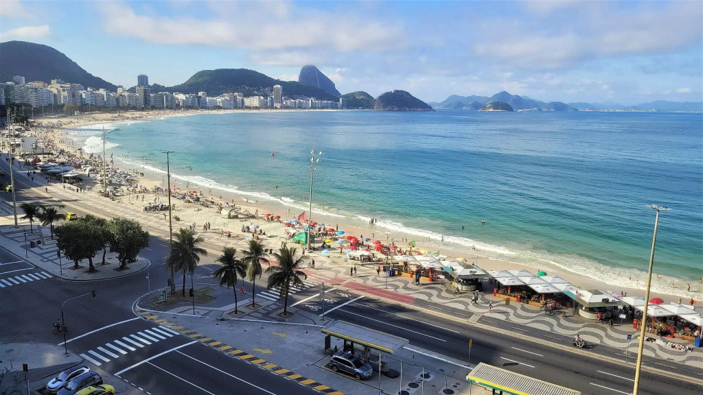Amplo apartamento Avenida Atlantica