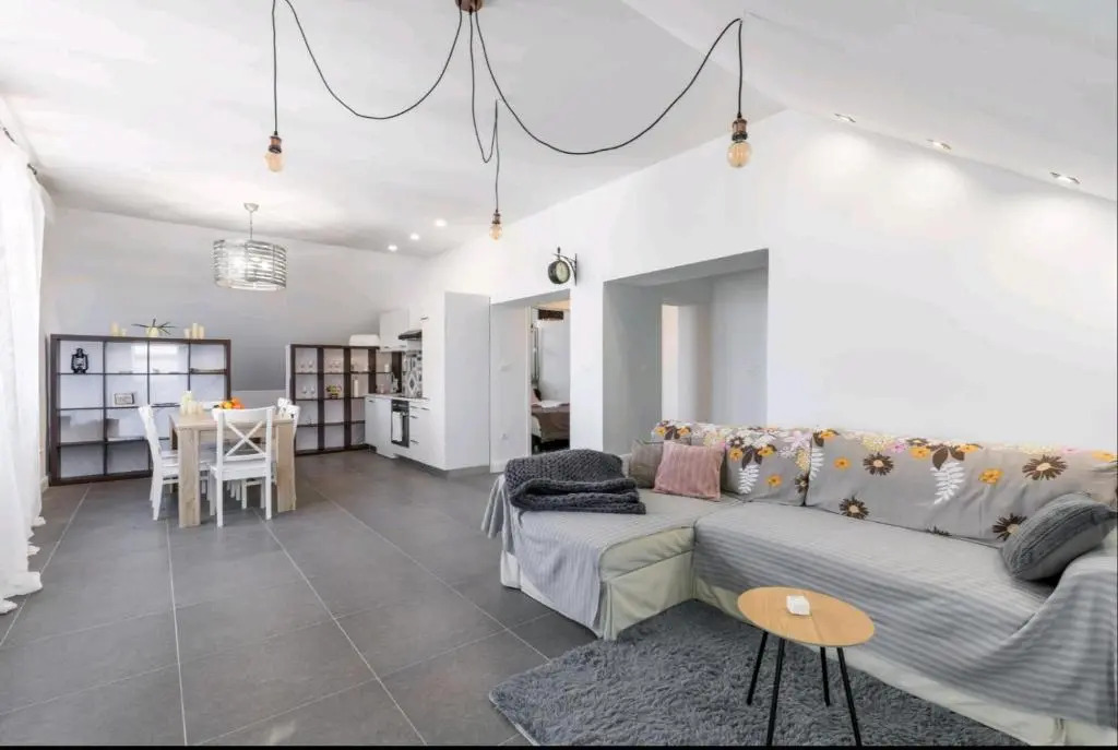 Just Like This - Cityapartment with Netflix