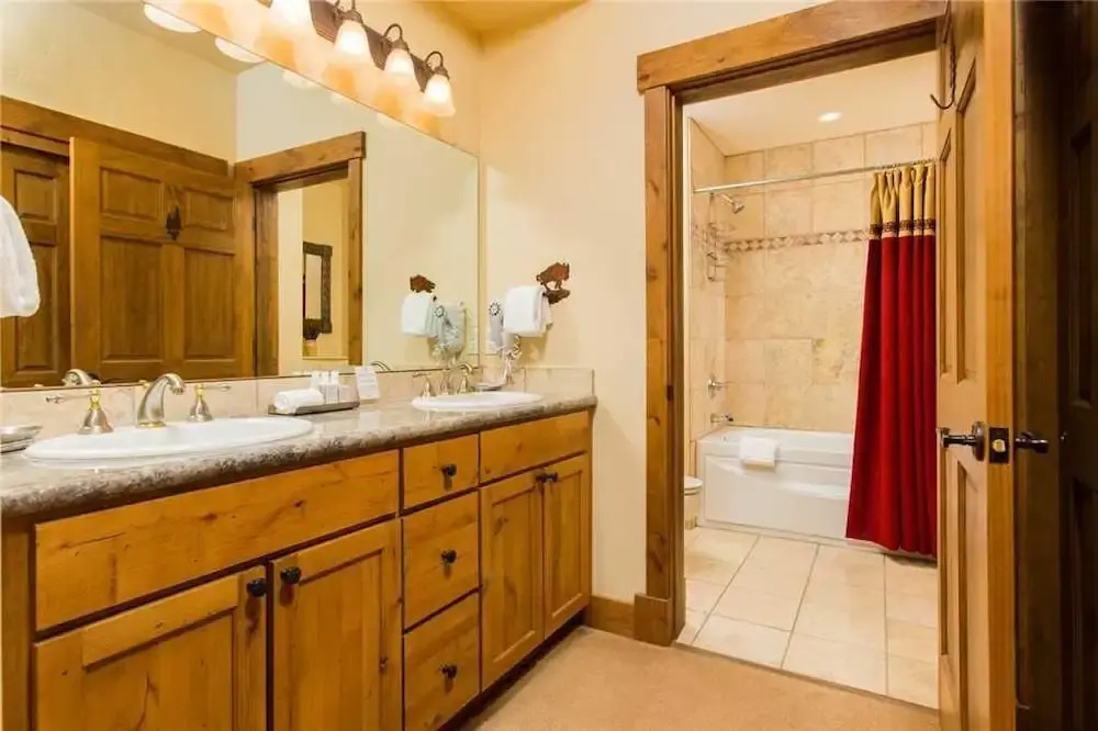 3302 Champagne Lodge, Trappeur's Crossing Apartment 2