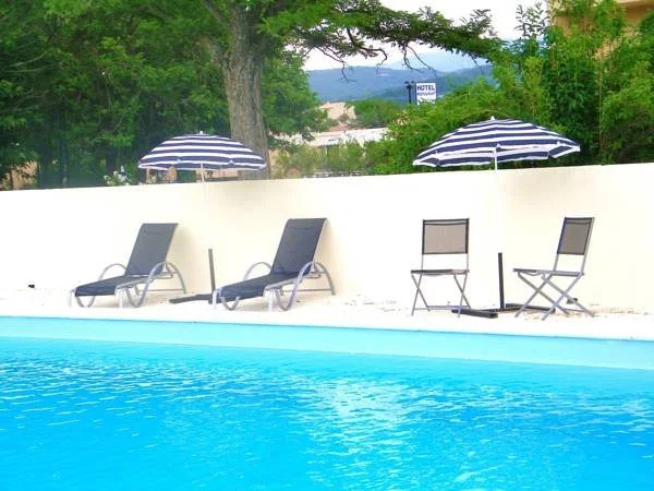 Hotel Carina-Très Grande Piscine-Local à Vélo