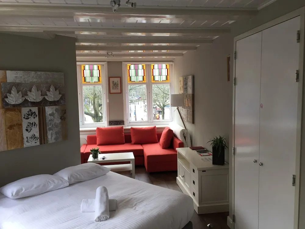 Lovely Studio With Canal Views