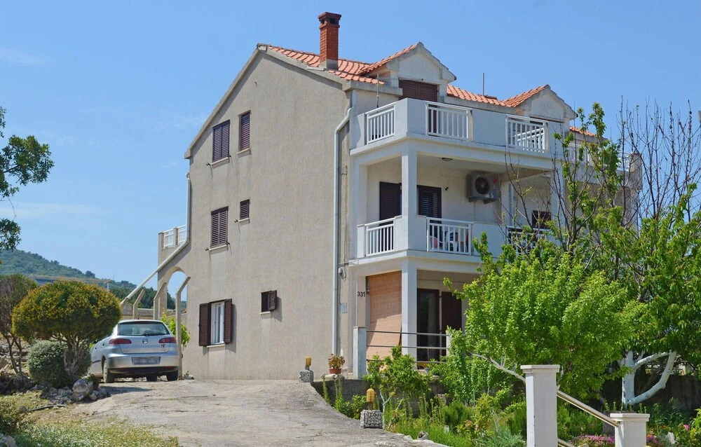 Amazing Apartment in Racisce With Wifi and 3 Bedrooms