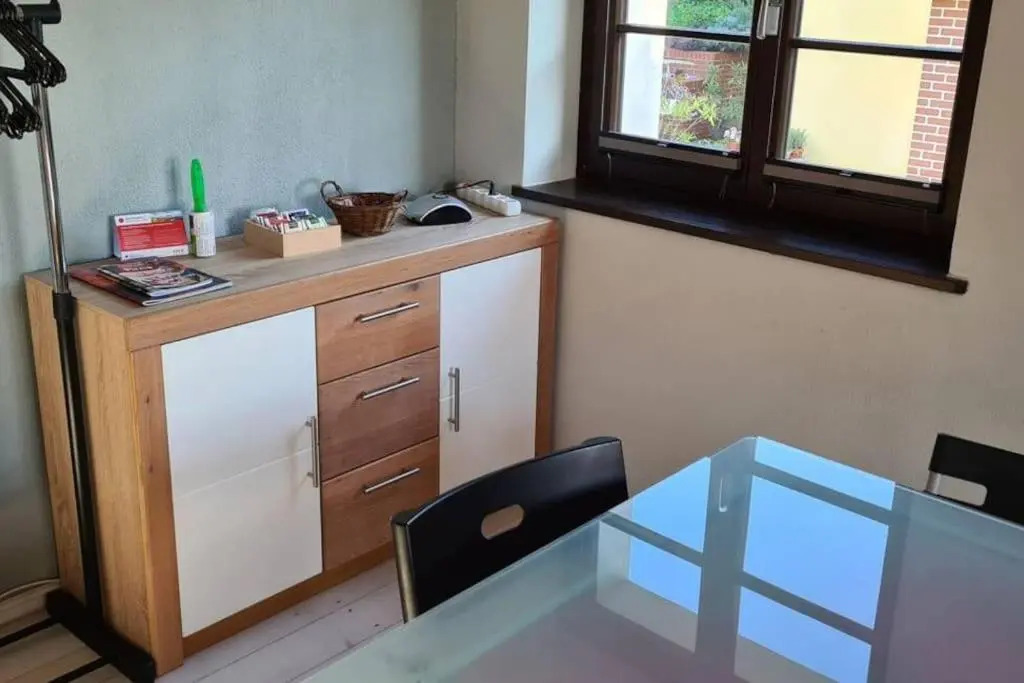 Private room with free VVO ticket & sunset view & Wi-Fi & cats in the house