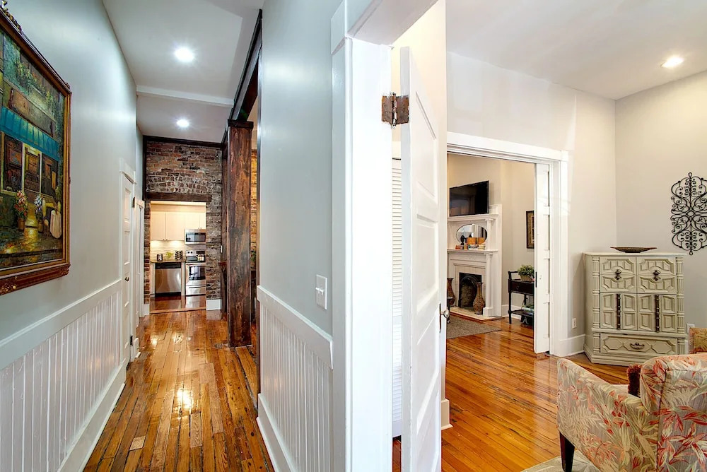 Elegant Brick 2 BR in downtown Savannah