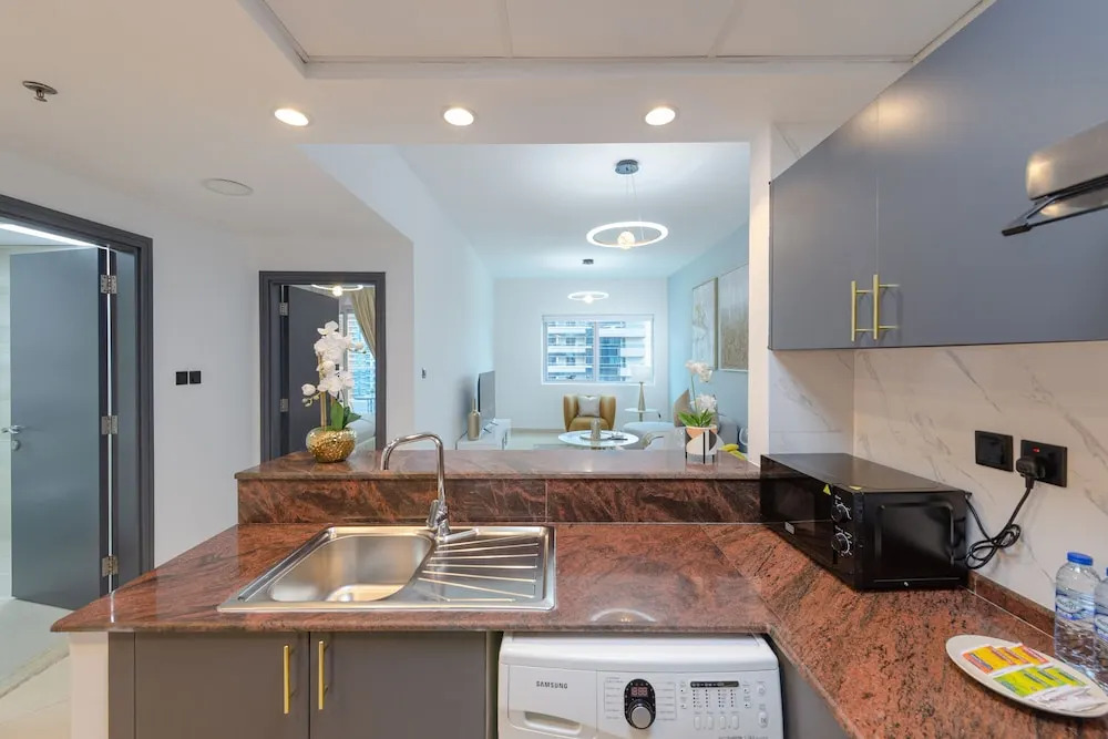 Marina View Spacious 1 BR Near Metro Apartments