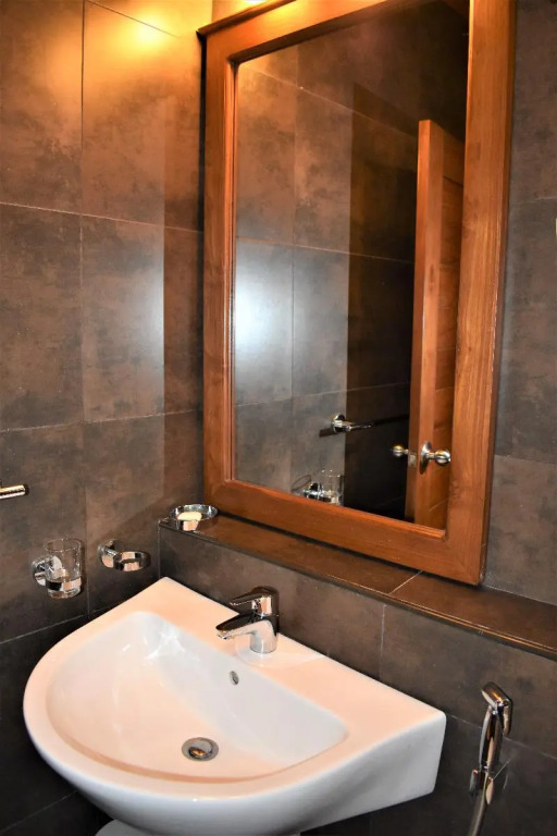 Port View City Hotel