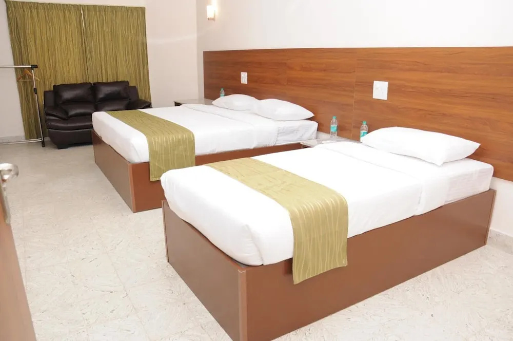 Sreeparthi Hotel
