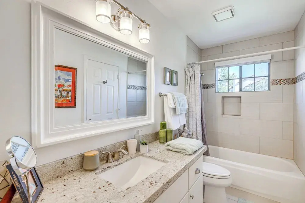 Quiet Condo w/ Pool Access, Near Arizona Boardwalk