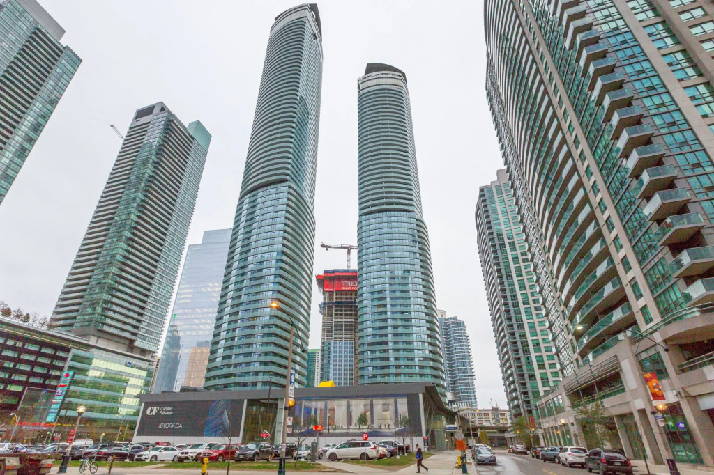 Noel Suites-York St and Lakeshore Blvd