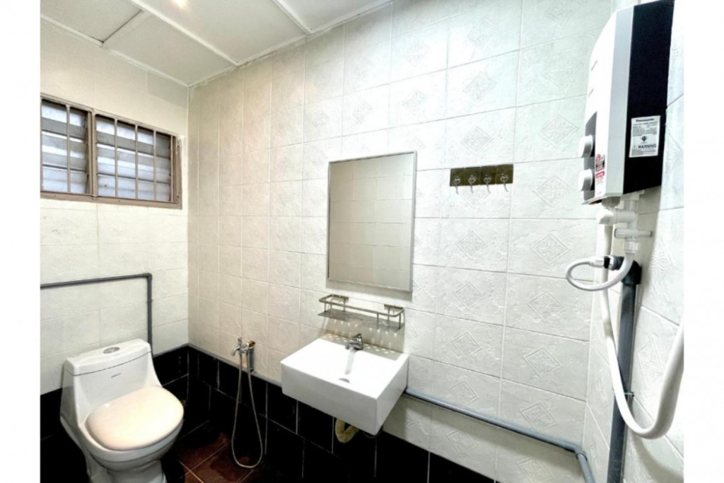 Hotel O S Homestay