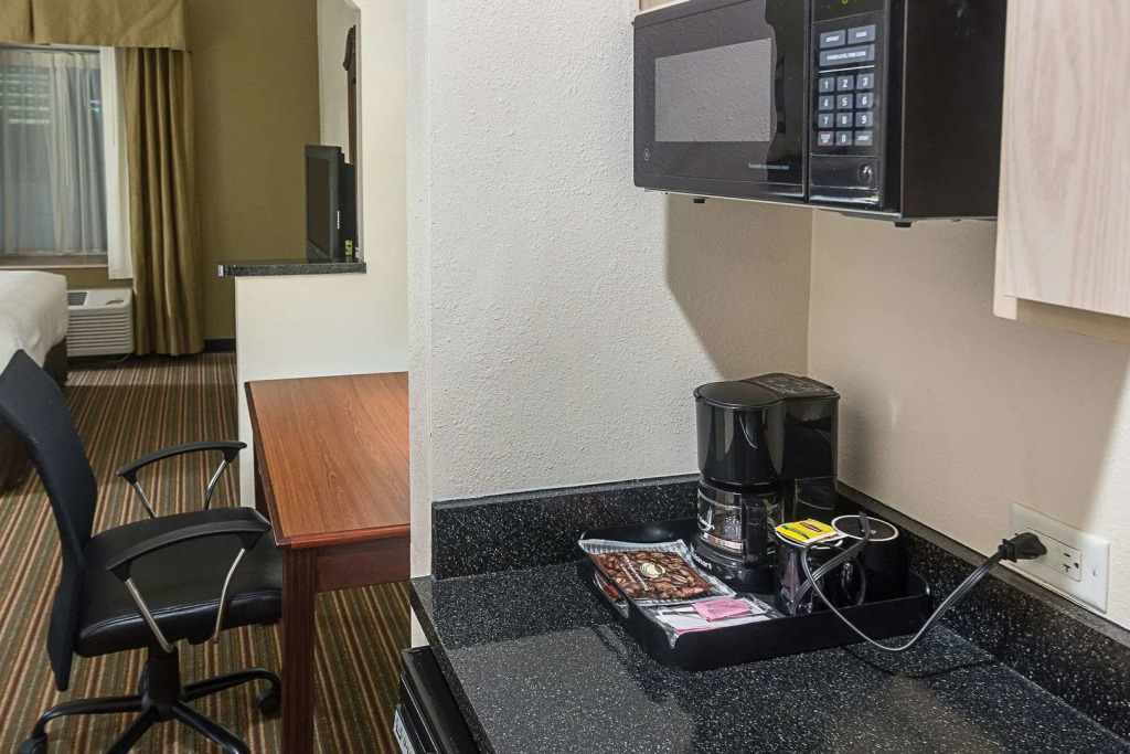 Quality Inn & Suites West Chase