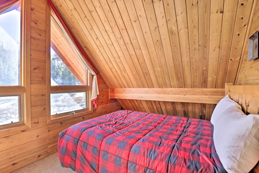 1 Mi to Granby Ranch: Family-friendly Cabin!