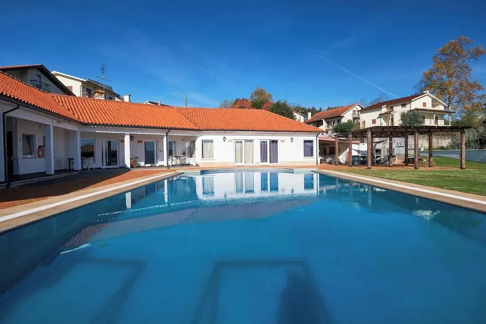 A Casa Branca - with Pool & Jacuzzi