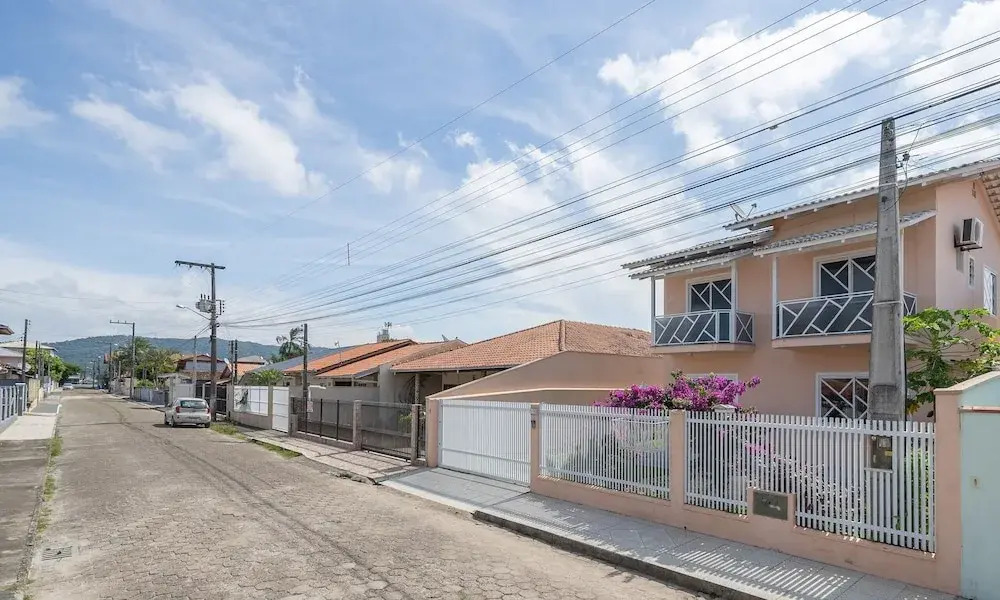 5BR Home w/ Pool in Penha Center Bsl190
