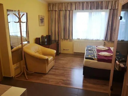 Apartment with Sauna and Garden