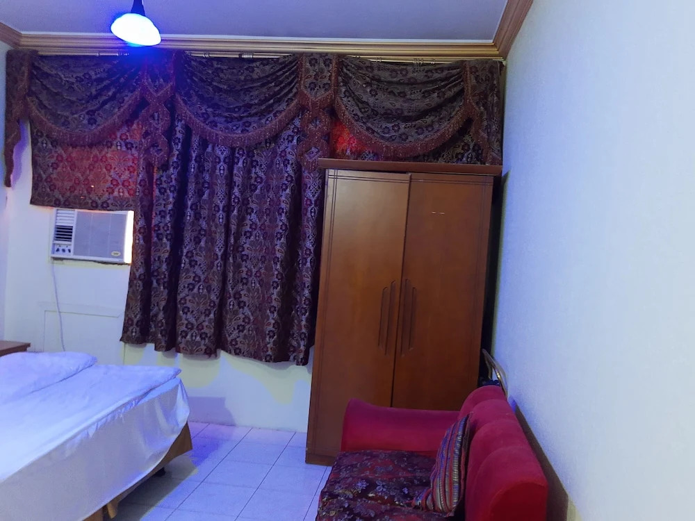 OYO 524 Zahrat Alwaziriya Furnished Apartments