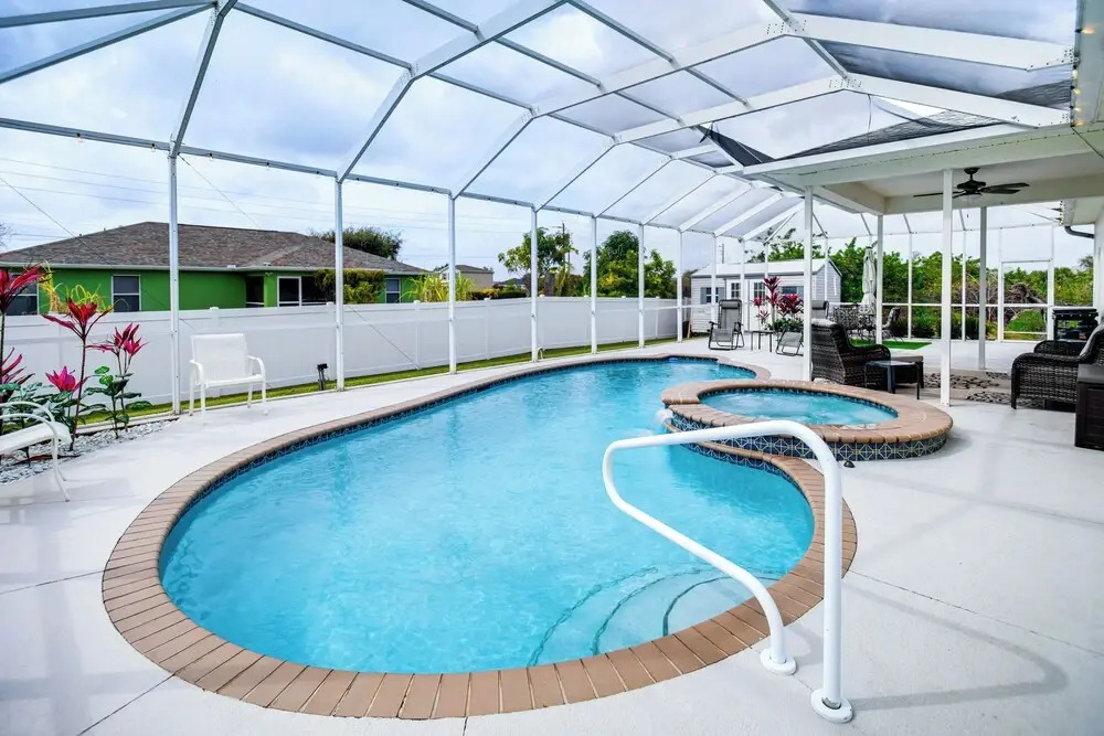 Lanai, Private Pool: Lehigh Acres Home