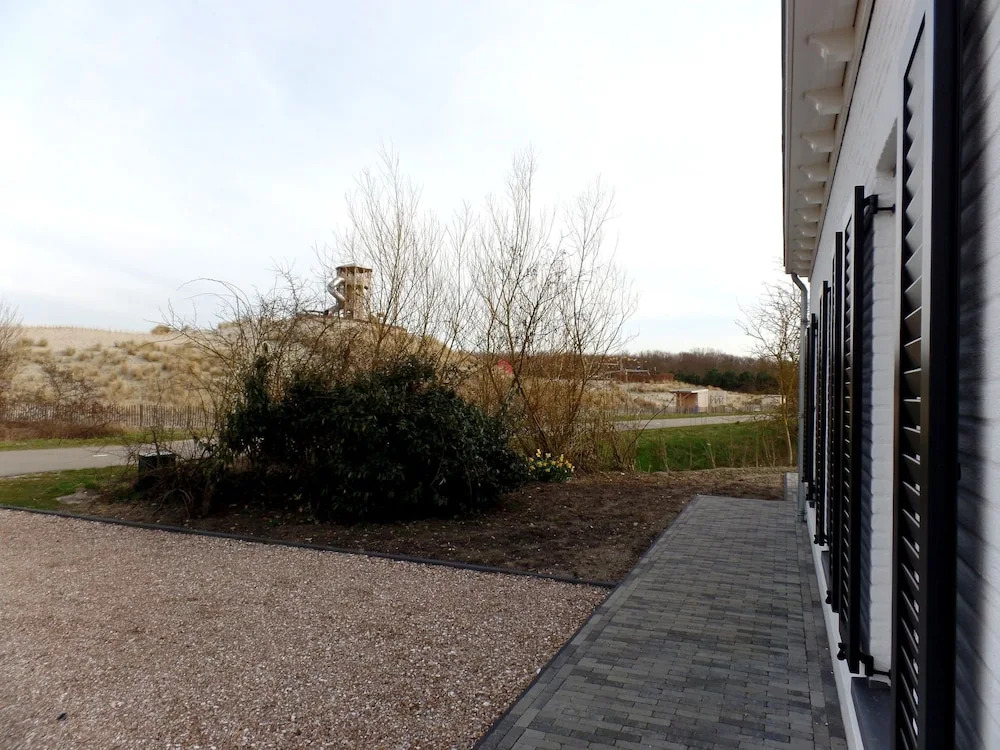 Beautiful Detached 10 Person House Within Walking Distance of the Beach in Ouddorp