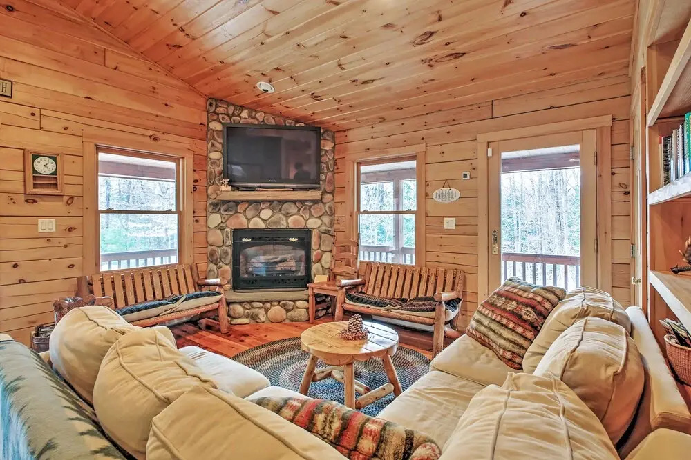 Rustic North Conway Cabin < 3 Mi to Cranmore Mtn!