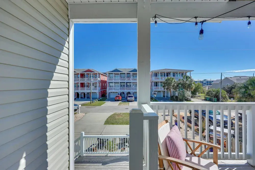 Townhome w/ 2 Decks: Walk to Ocean!