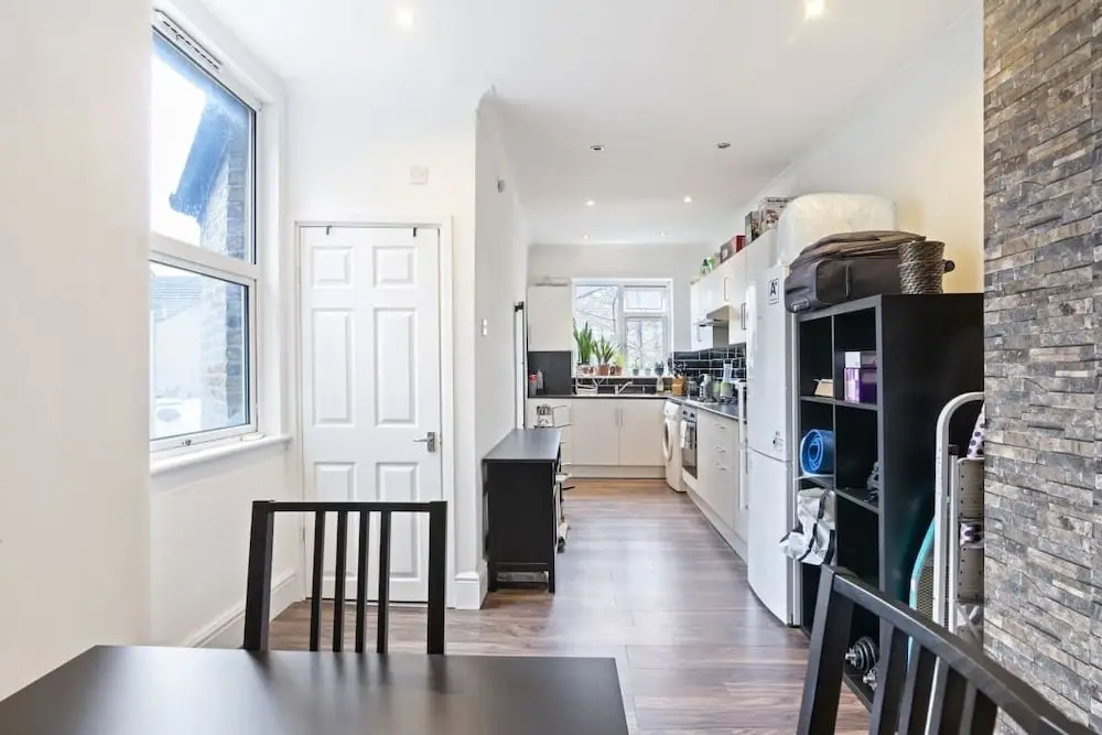 Bright & Cosy Two Bedroom Apt Close to Canning Town Tube