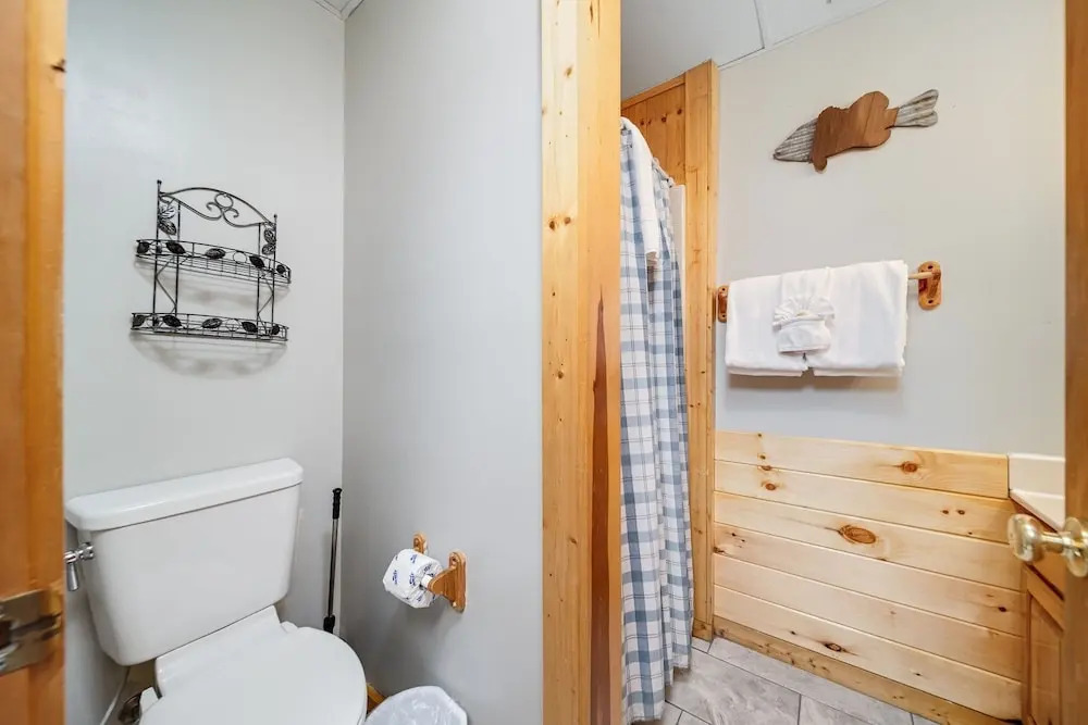 Er299 - Possum Hollow 4 Bedroom Cabin by RedAwning