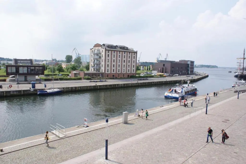 Kaikante mit Meerblick, Balkon & Parkplatz am Hafen - ABC155
